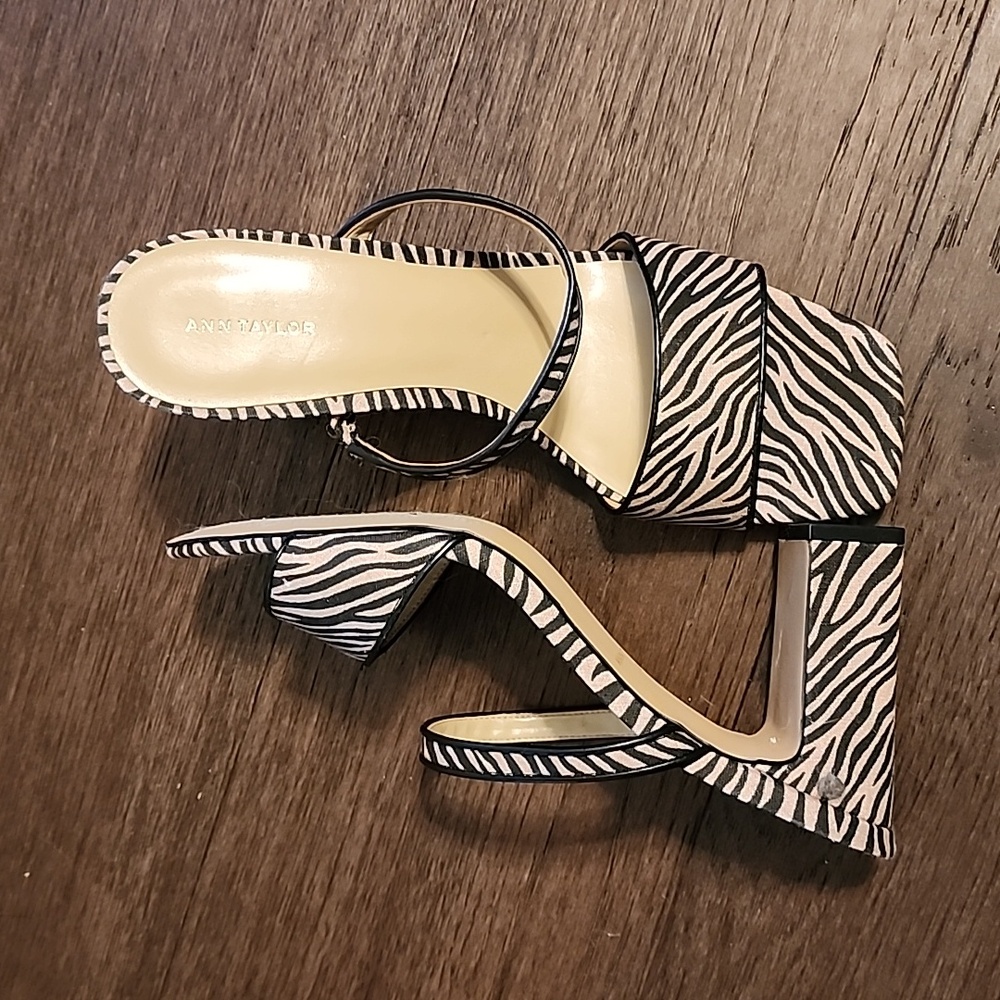 NWOT Ann Taylor Zebra Tan Print Linen Blend Block Heel Sandals Ladies 9 4" Heels